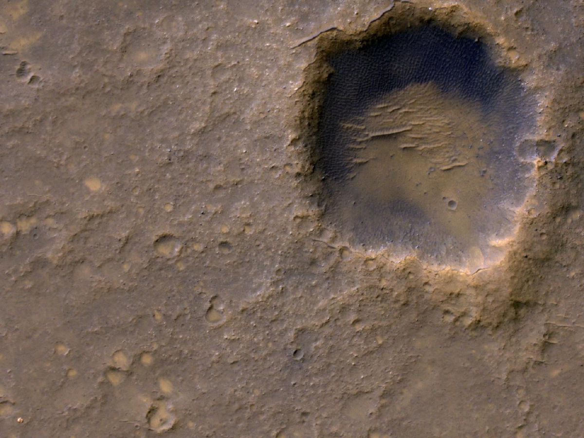 Dead Spacecraft on Mars Spotted in New Photos